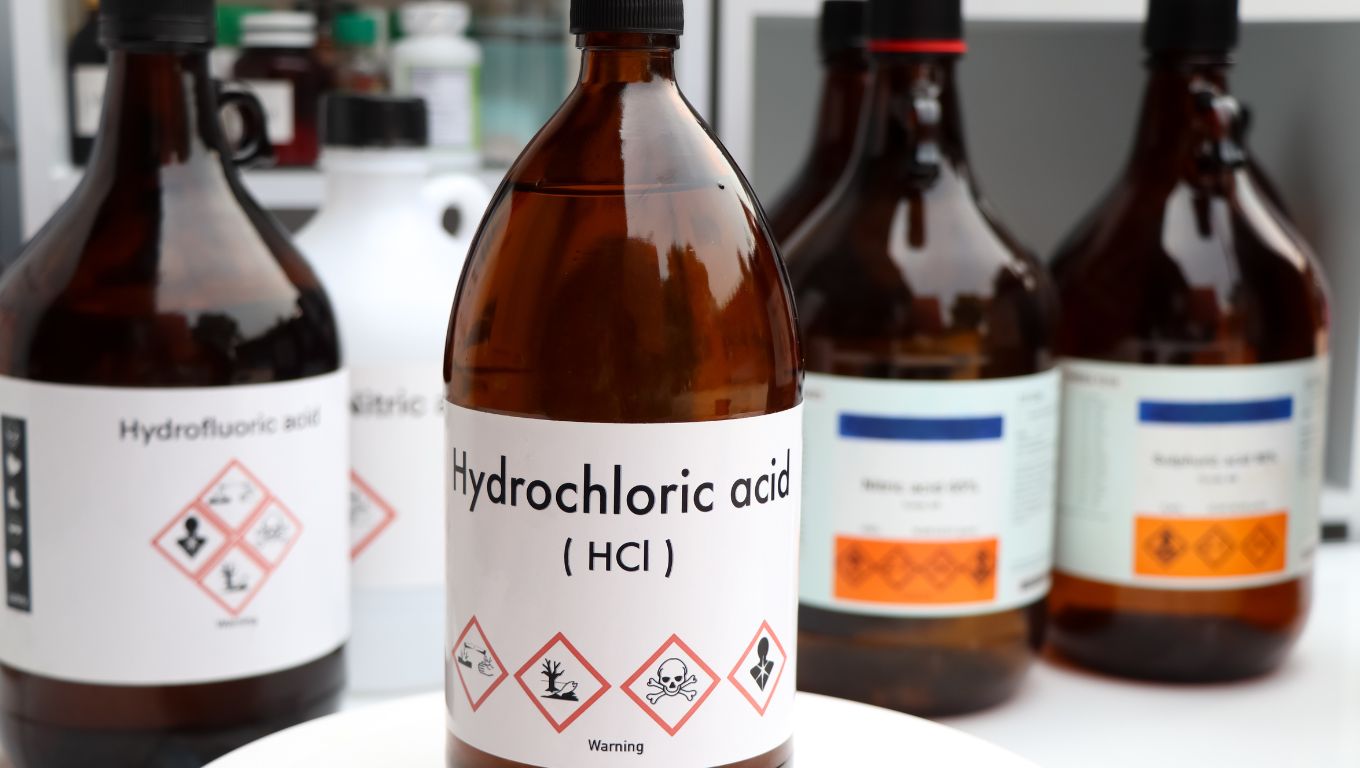 Bote de producto químico etiquetado